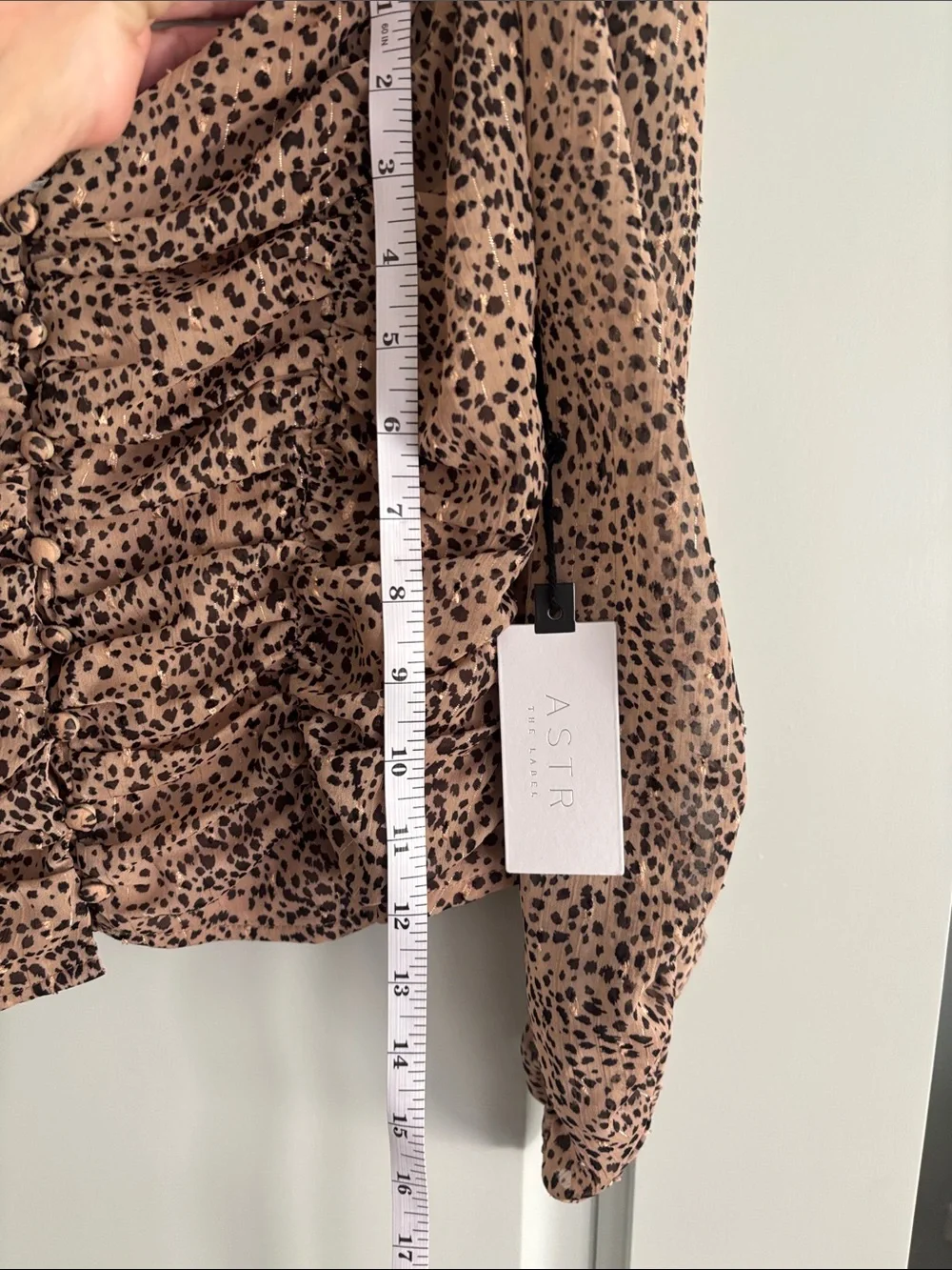 Astr the label cheetah Print Long Sleeve Crop Top in Tan and Black